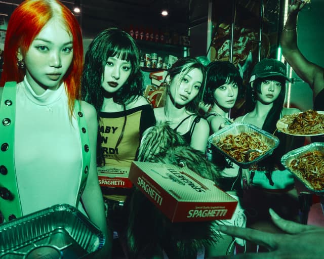 LE SSERAFIM — Cheeky Neon Pepper concept photo 3