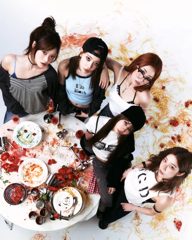 LE SSERAFIM — Compact Bites concept photo 1